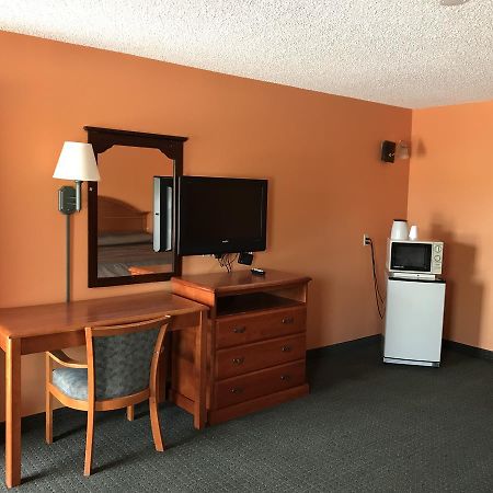 American Inn Клебърн Екстериор снимка