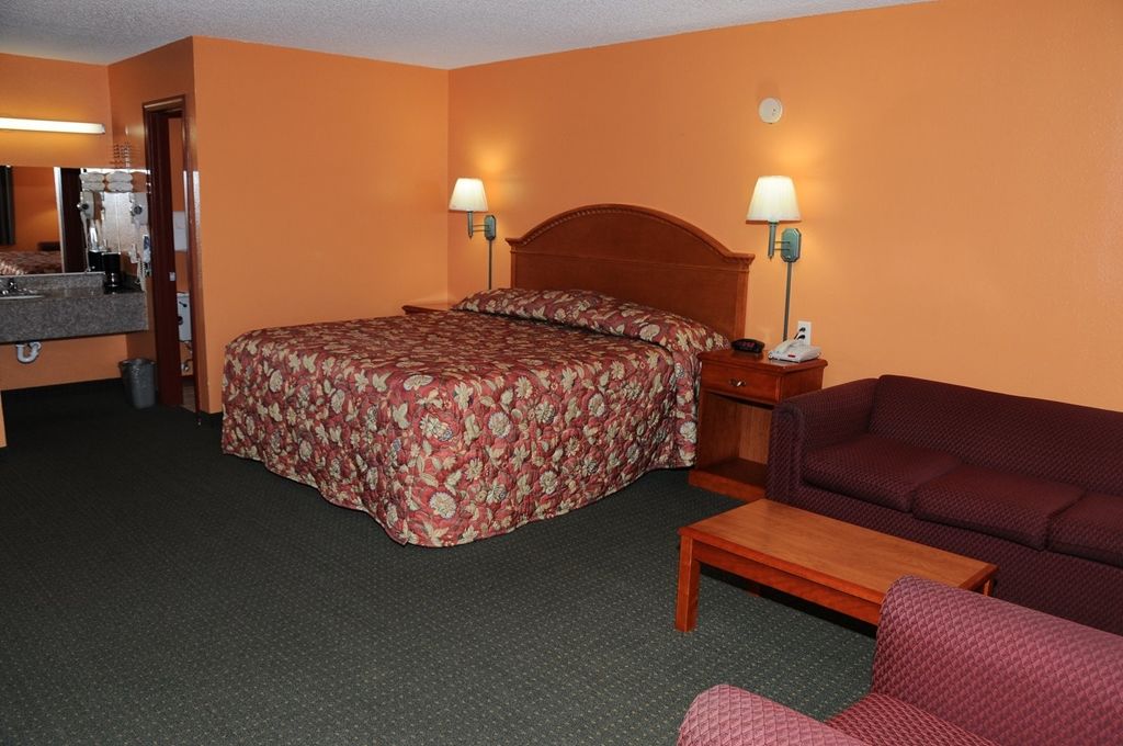 American Inn Клебърн Стая снимка