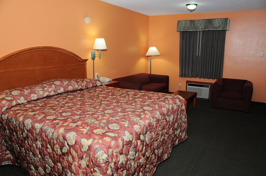 American Inn Клебърн Стая снимка