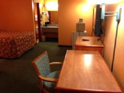 American Inn Клебърн Екстериор снимка