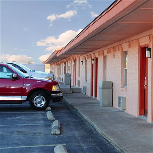 American Inn Клебърн Екстериор снимка